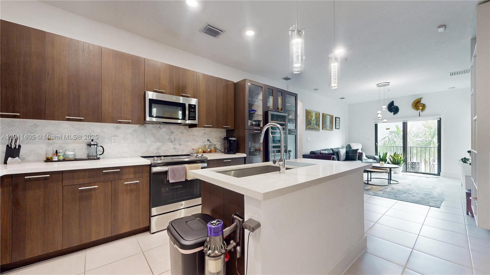 DOWNTOWN DORAL SOUTH PHAS - Residential