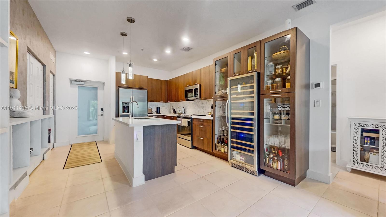 DOWNTOWN DORAL SOUTH PHAS - Residential