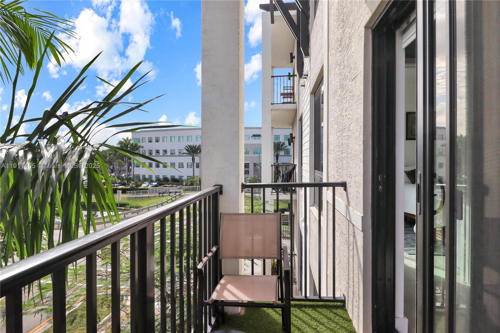 DOWNTOWN DORAL SOUTH PHAS - Residential