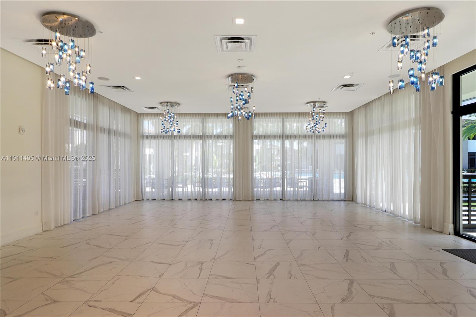 DOWNTOWN DORAL SOUTH PHAS - Residential