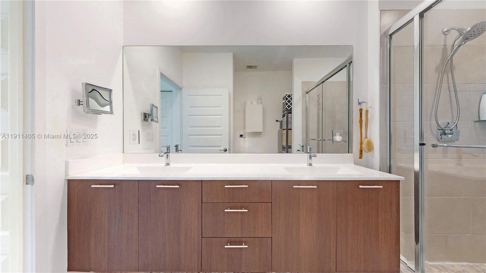 DOWNTOWN DORAL SOUTH PHAS - Residential