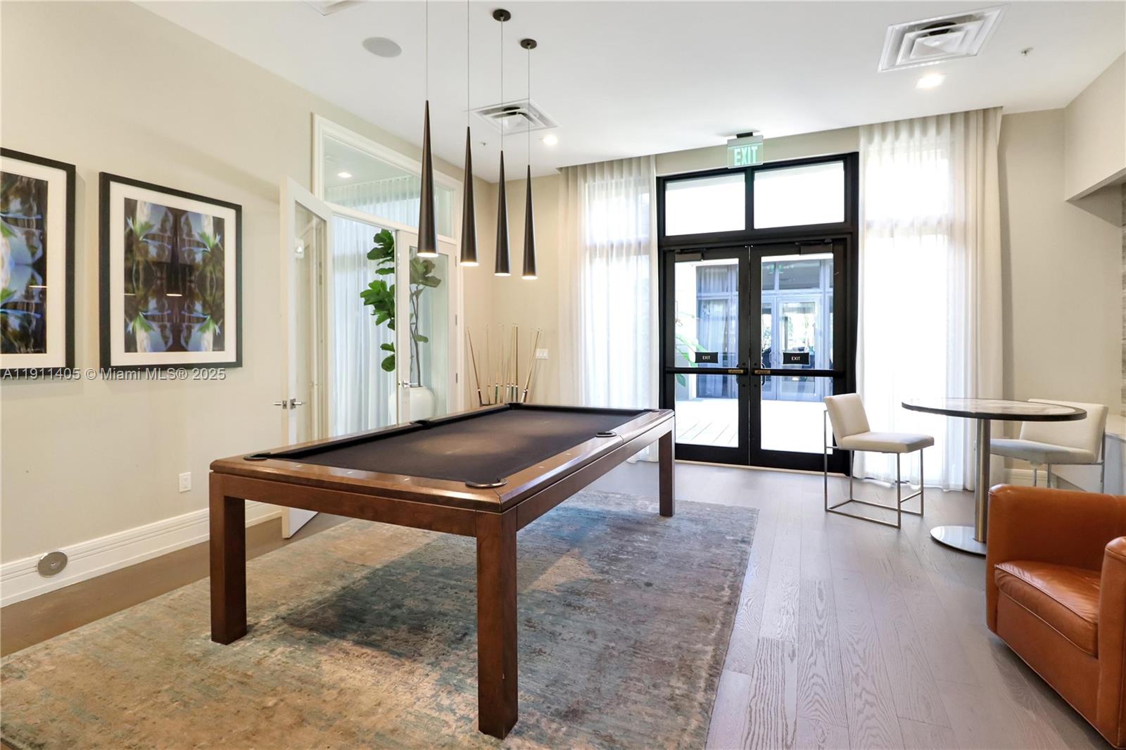 DOWNTOWN DORAL SOUTH PHAS - Residential