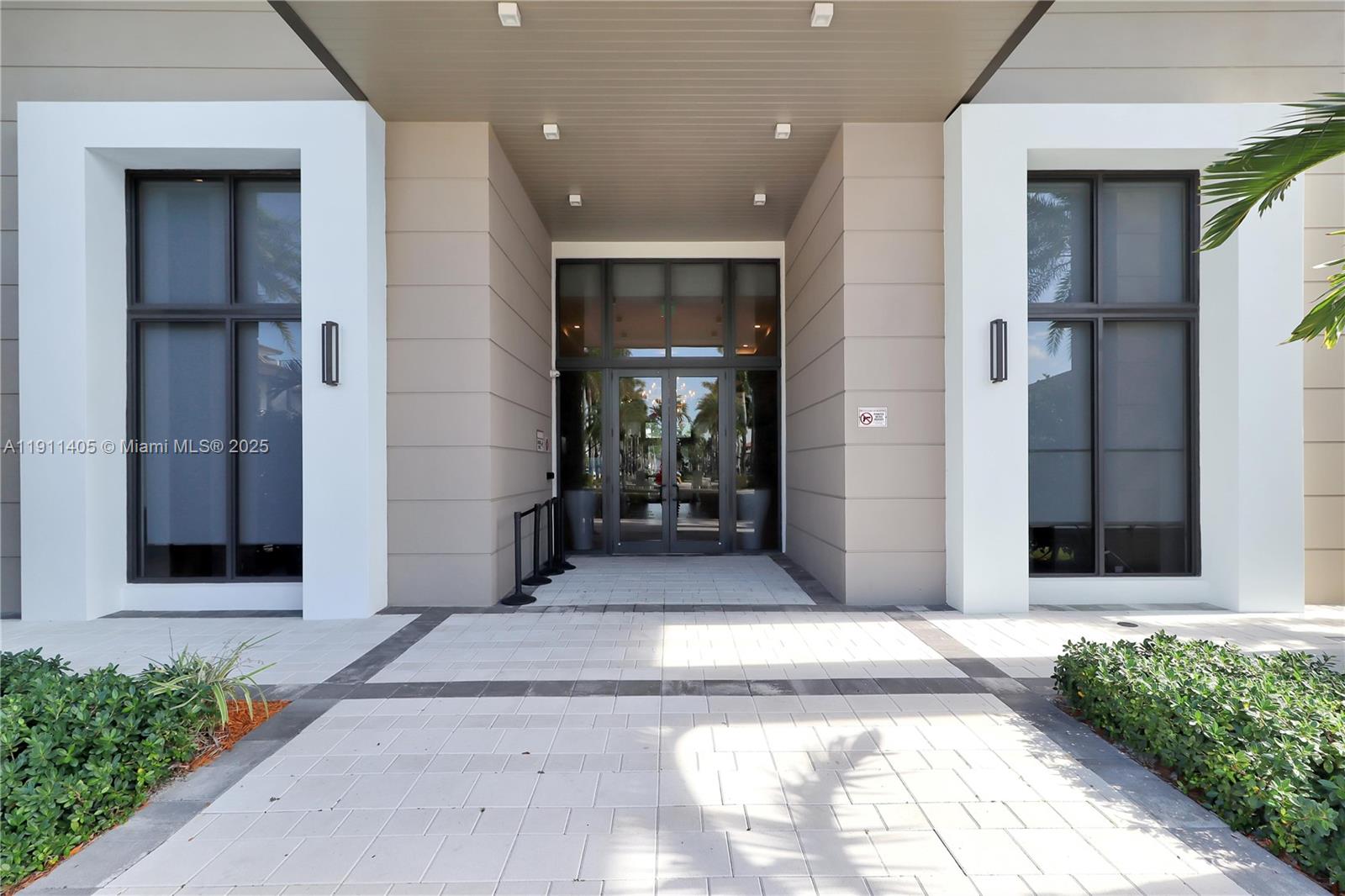 DOWNTOWN DORAL SOUTH PHAS - Residential