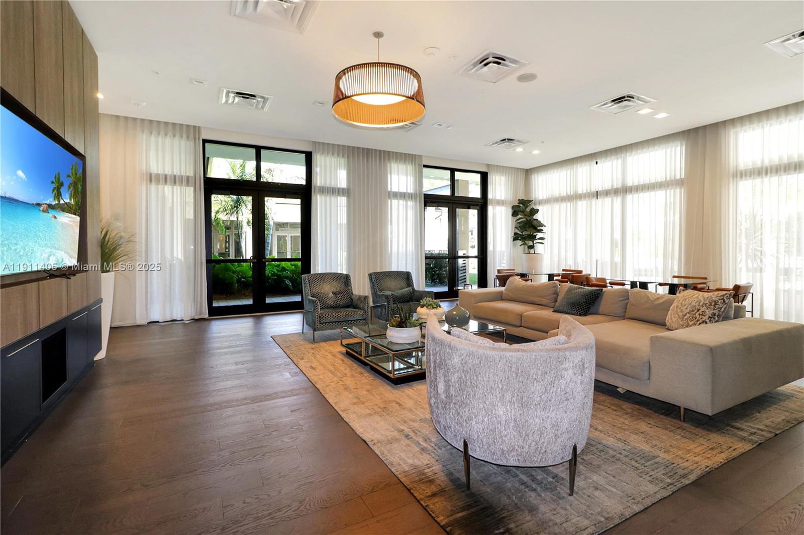 DOWNTOWN DORAL SOUTH PHAS - Residential