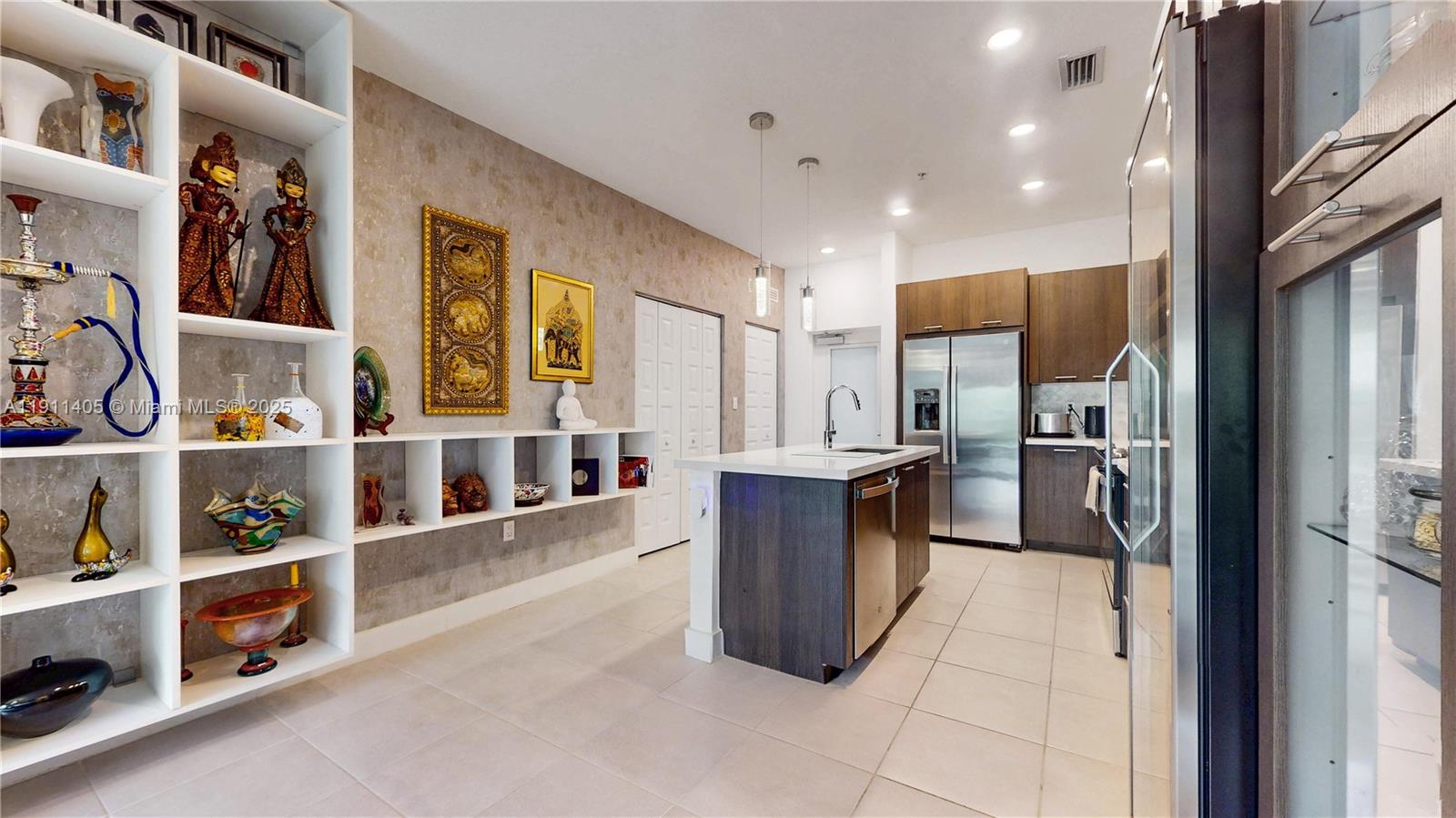 DOWNTOWN DORAL SOUTH PHAS - Residential