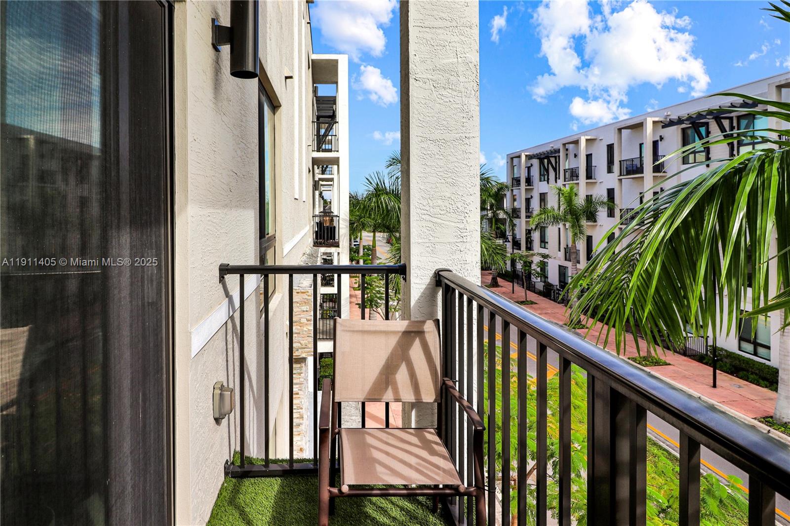 DOWNTOWN DORAL SOUTH PHAS - Residential