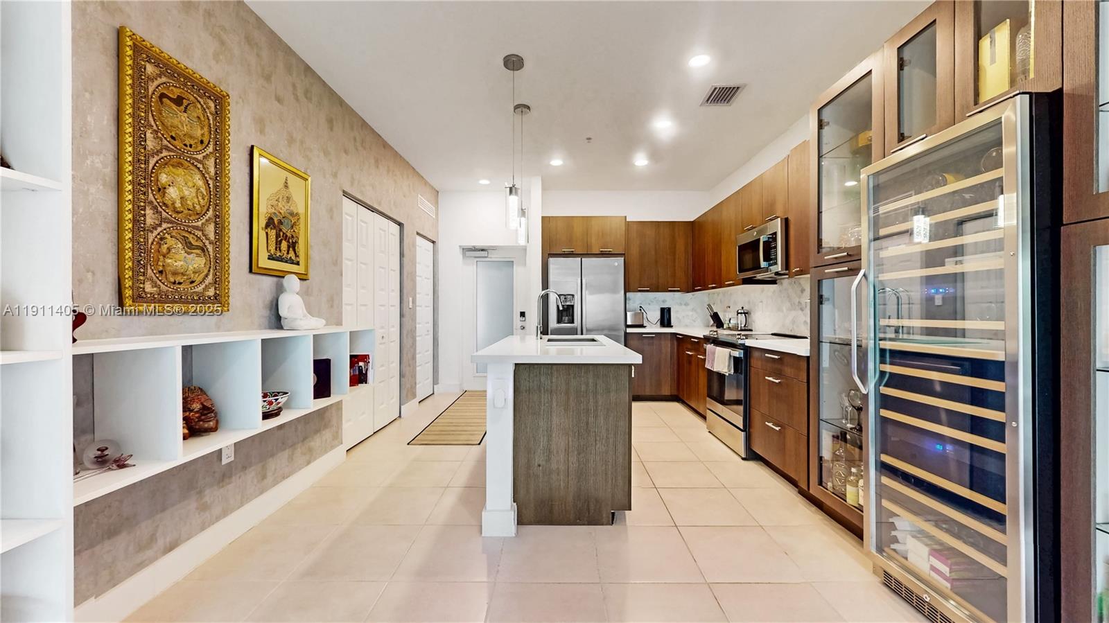 DOWNTOWN DORAL SOUTH PHAS - Residential