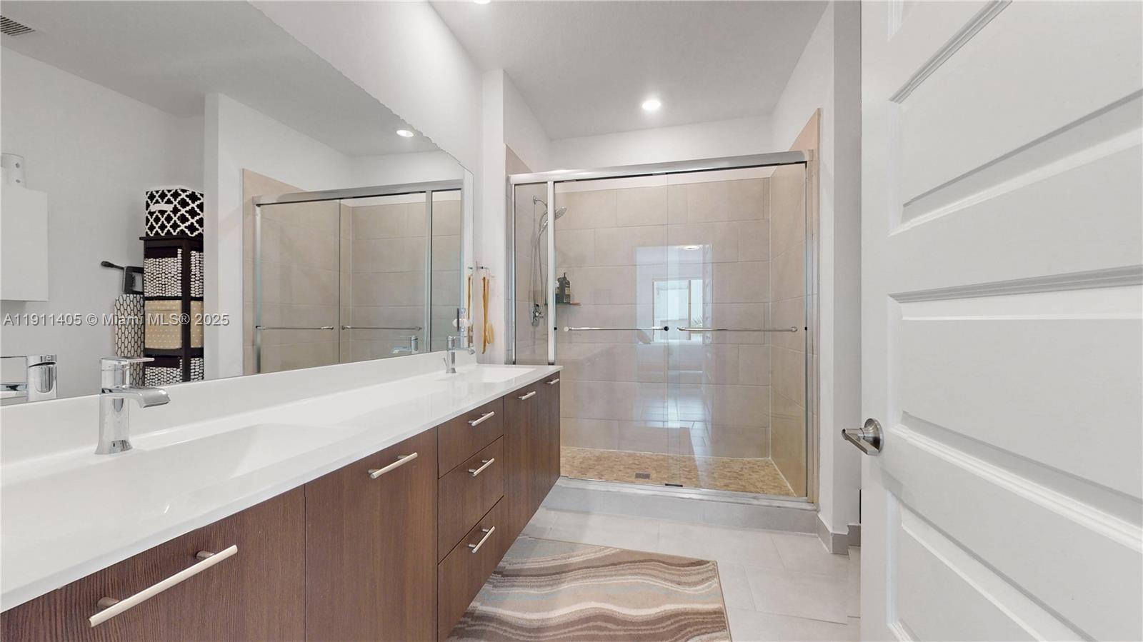 DOWNTOWN DORAL SOUTH PHAS - Residential