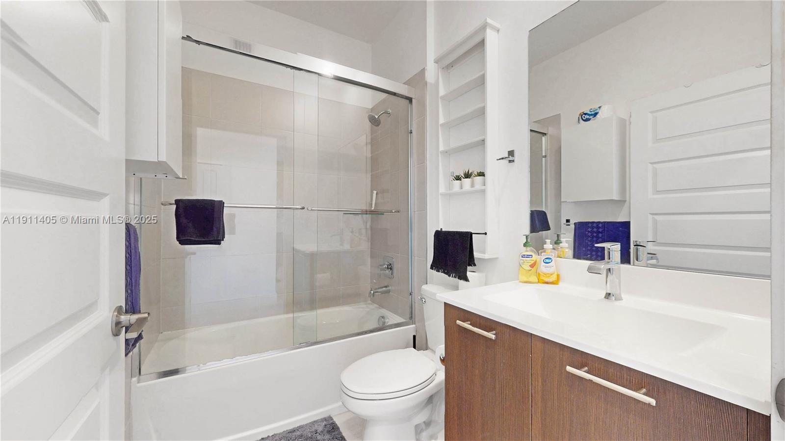 DOWNTOWN DORAL SOUTH PHAS - Residential