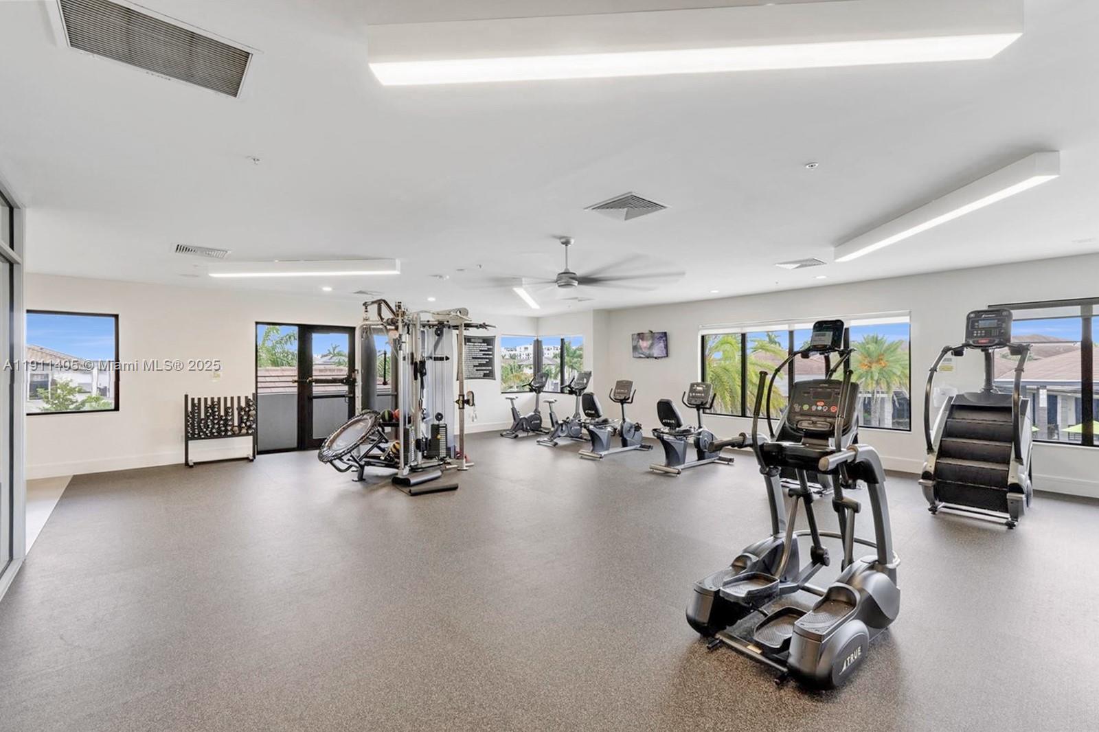 DOWNTOWN DORAL SOUTH PHAS - Residential