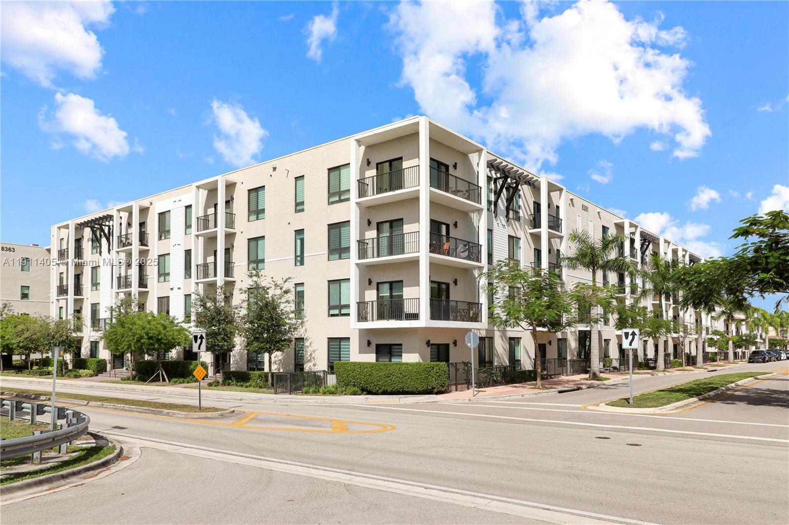DOWNTOWN DORAL SOUTH PHAS - Residential