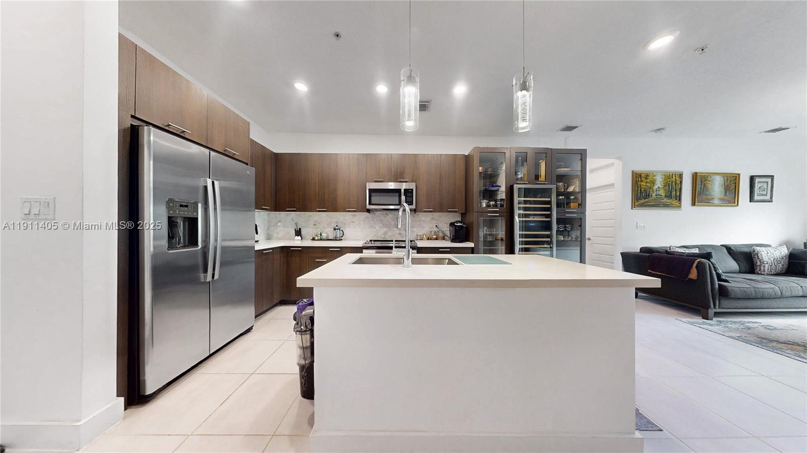 DOWNTOWN DORAL SOUTH PHAS - Residential