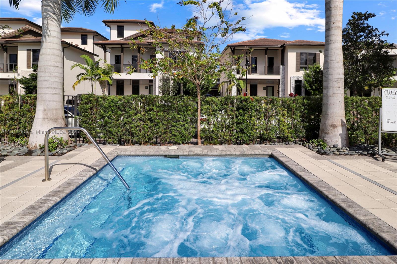 DOWNTOWN DORAL SOUTH PHAS - Residential