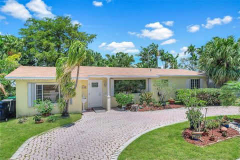 Single Family Residence in Miami FL 2475 209th Ter Ter 6.jpg