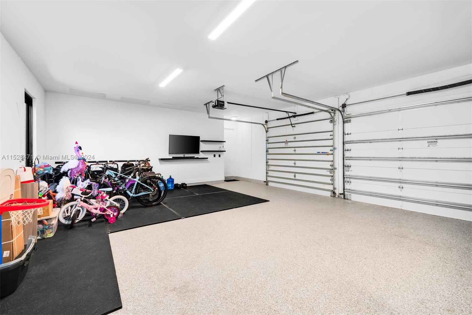 WESTON ESTATES - Residential