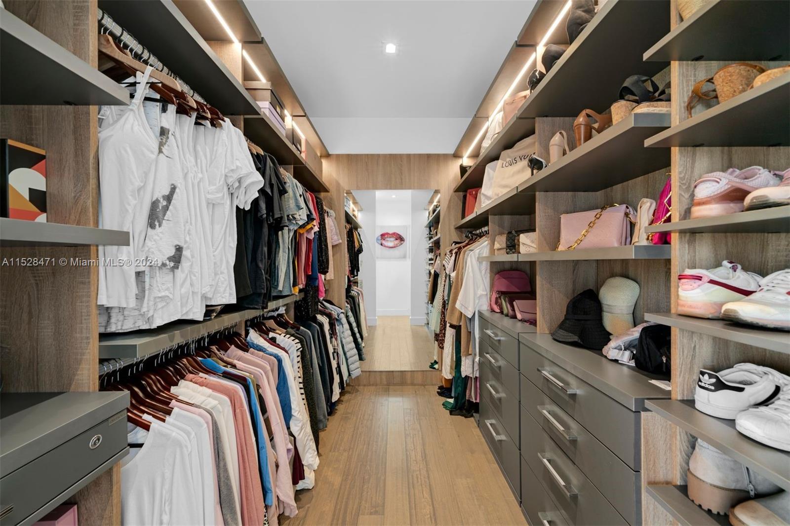 WESTON ESTATES - Residential