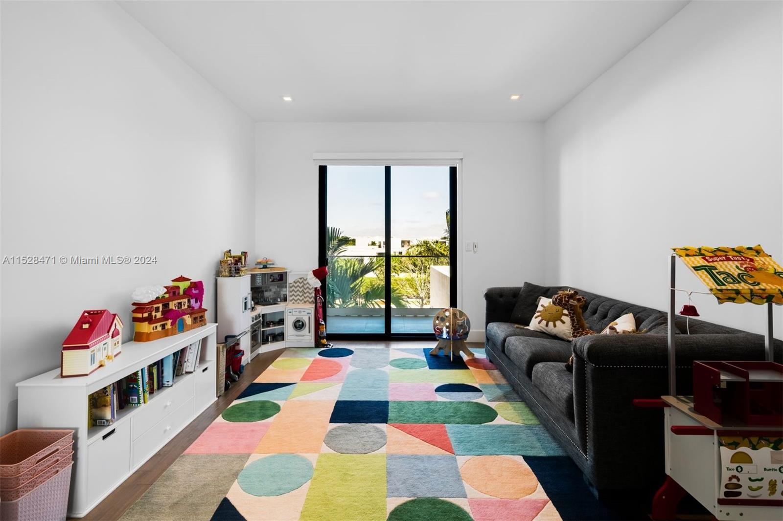 WESTON ESTATES - Residential