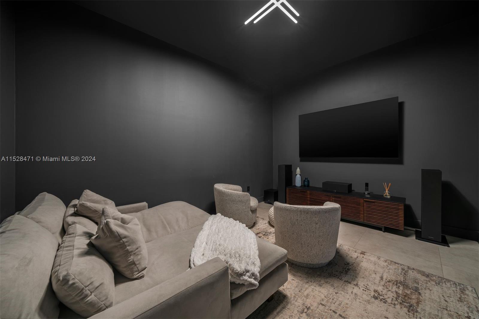 WESTON ESTATES - Residential