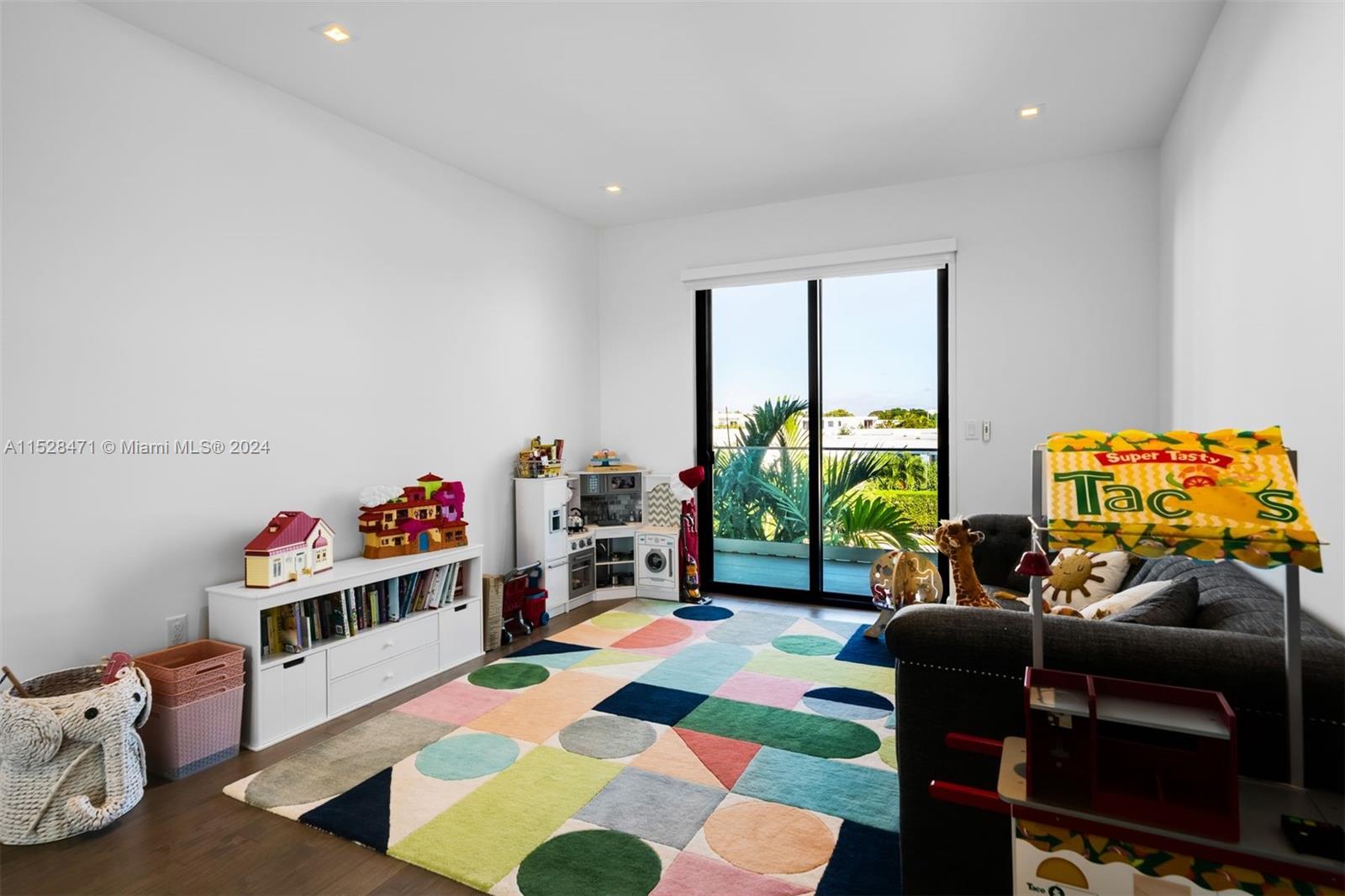 WESTON ESTATES - Residential