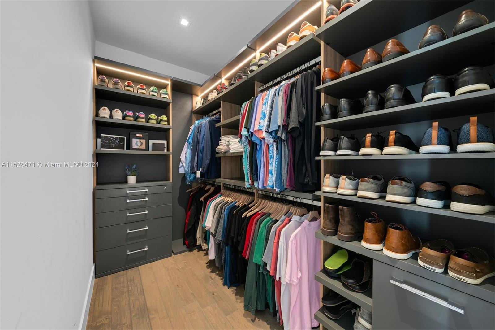 WESTON ESTATES - Residential