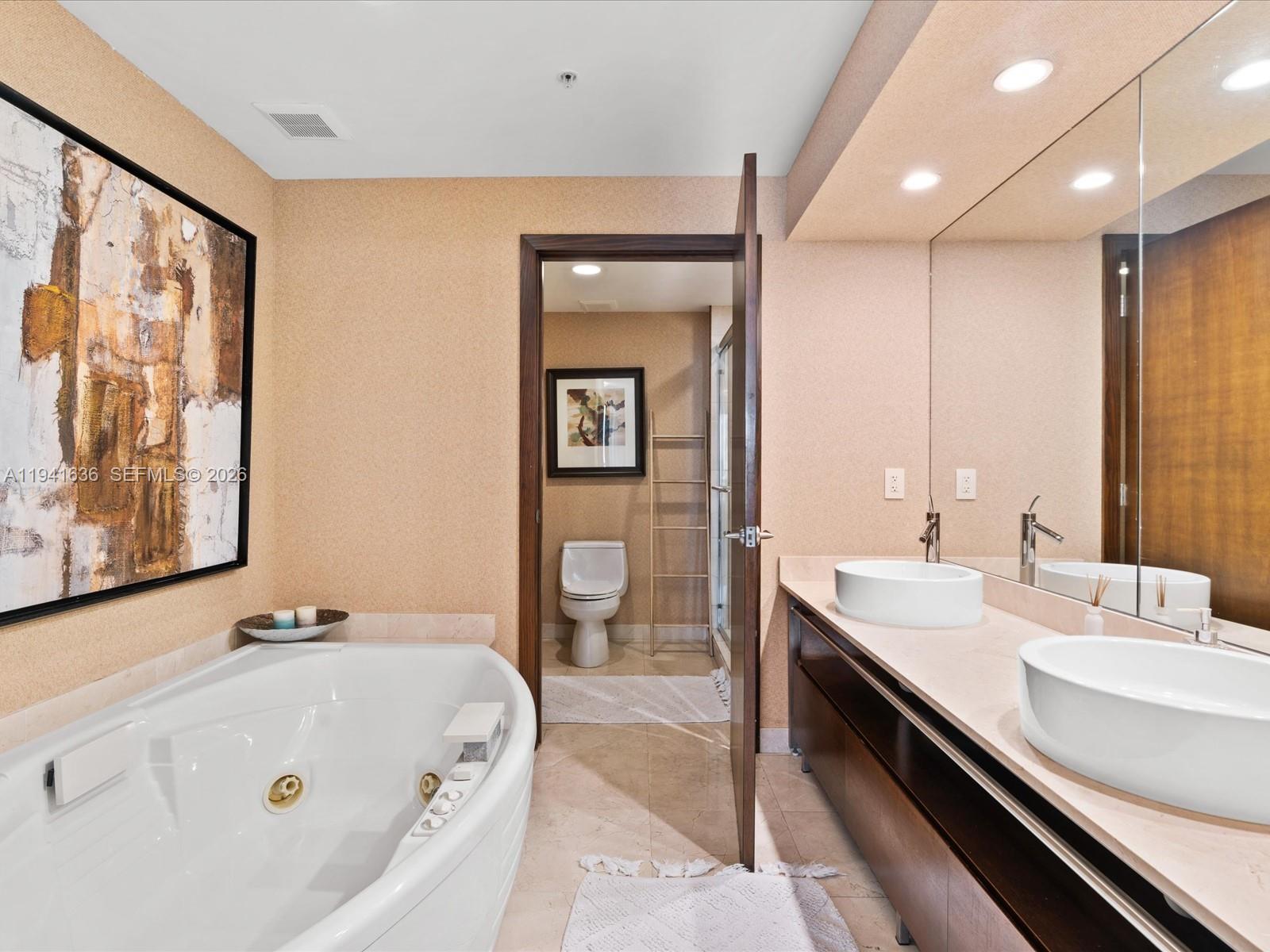 SAYAN CONDO - Residential