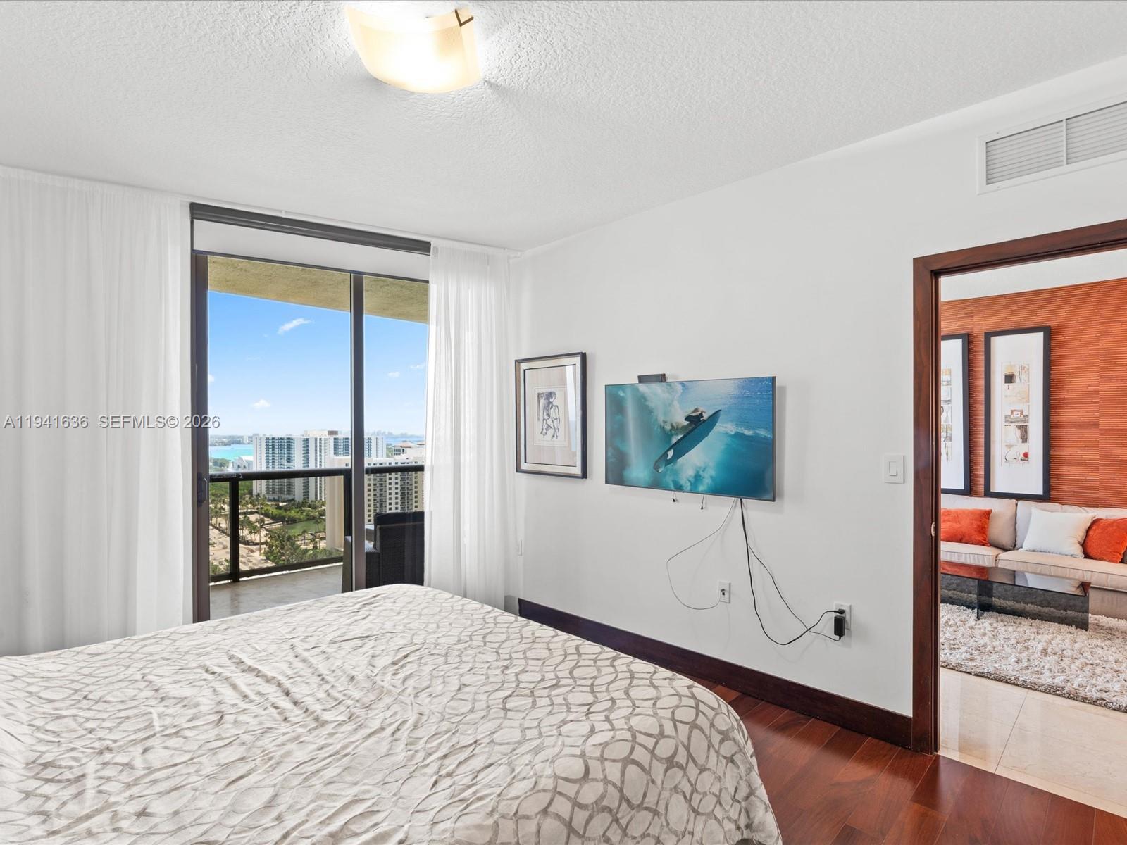 SAYAN CONDO - Residential