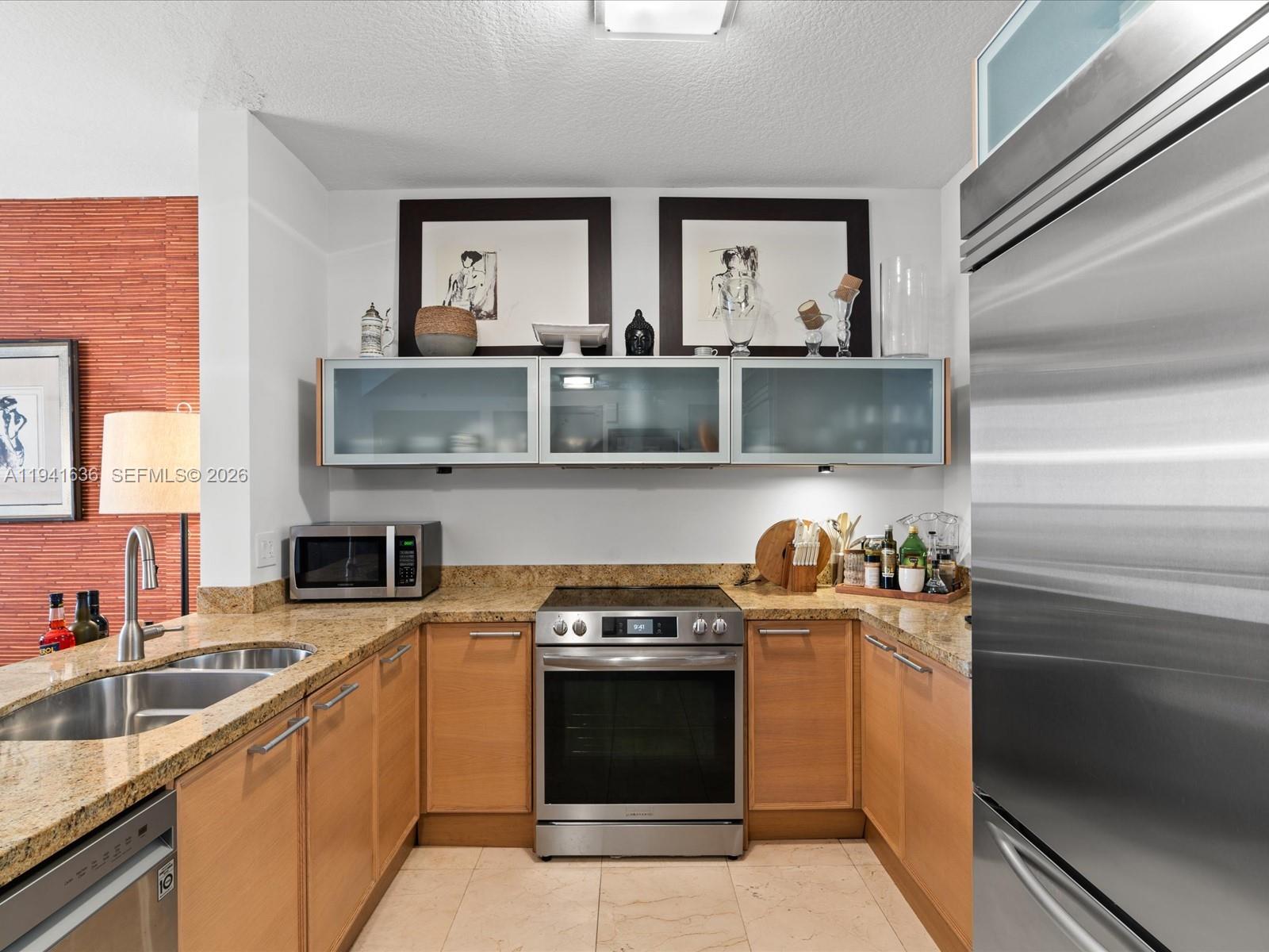 SAYAN CONDO - Residential