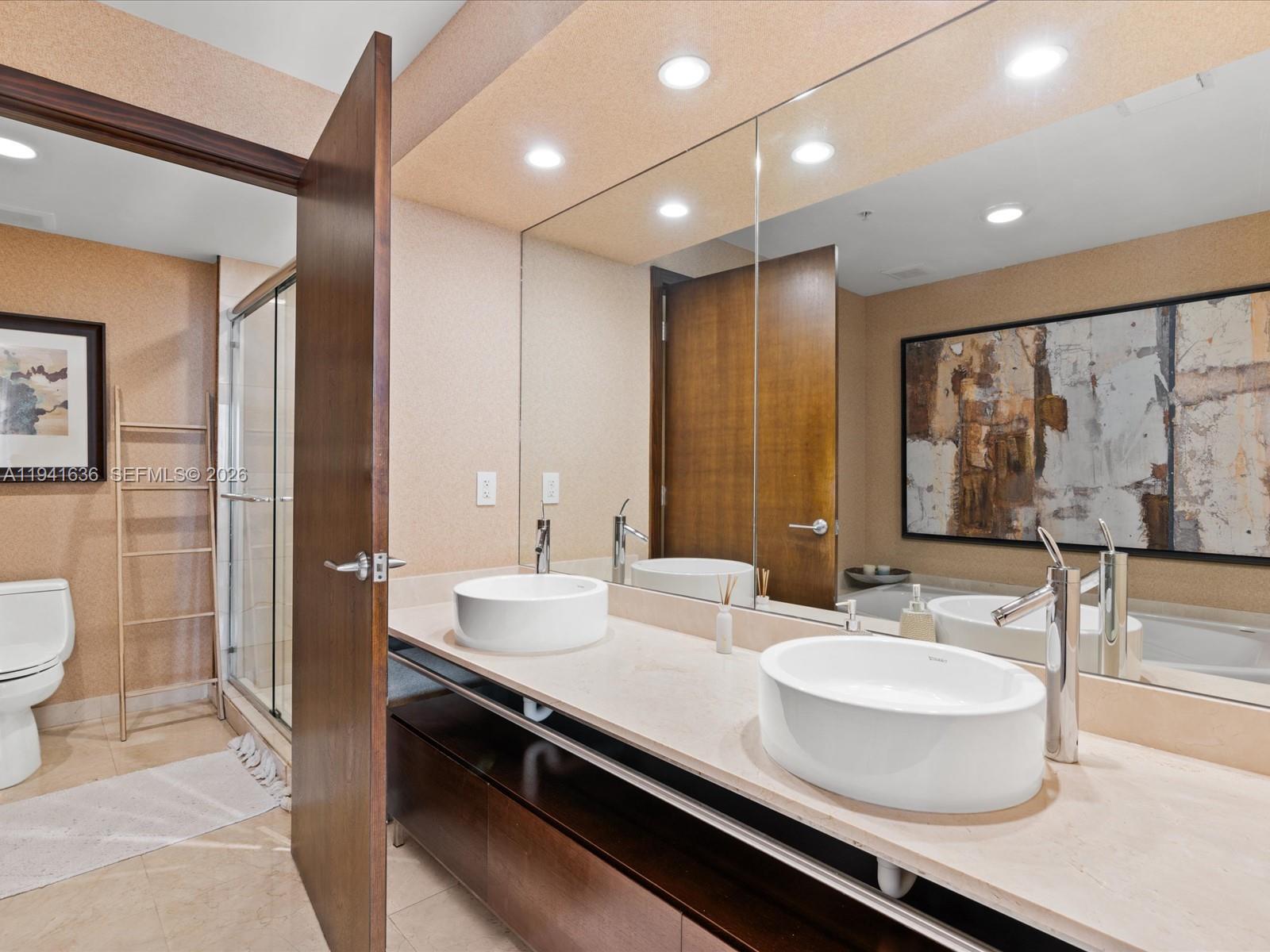 SAYAN CONDO - Residential