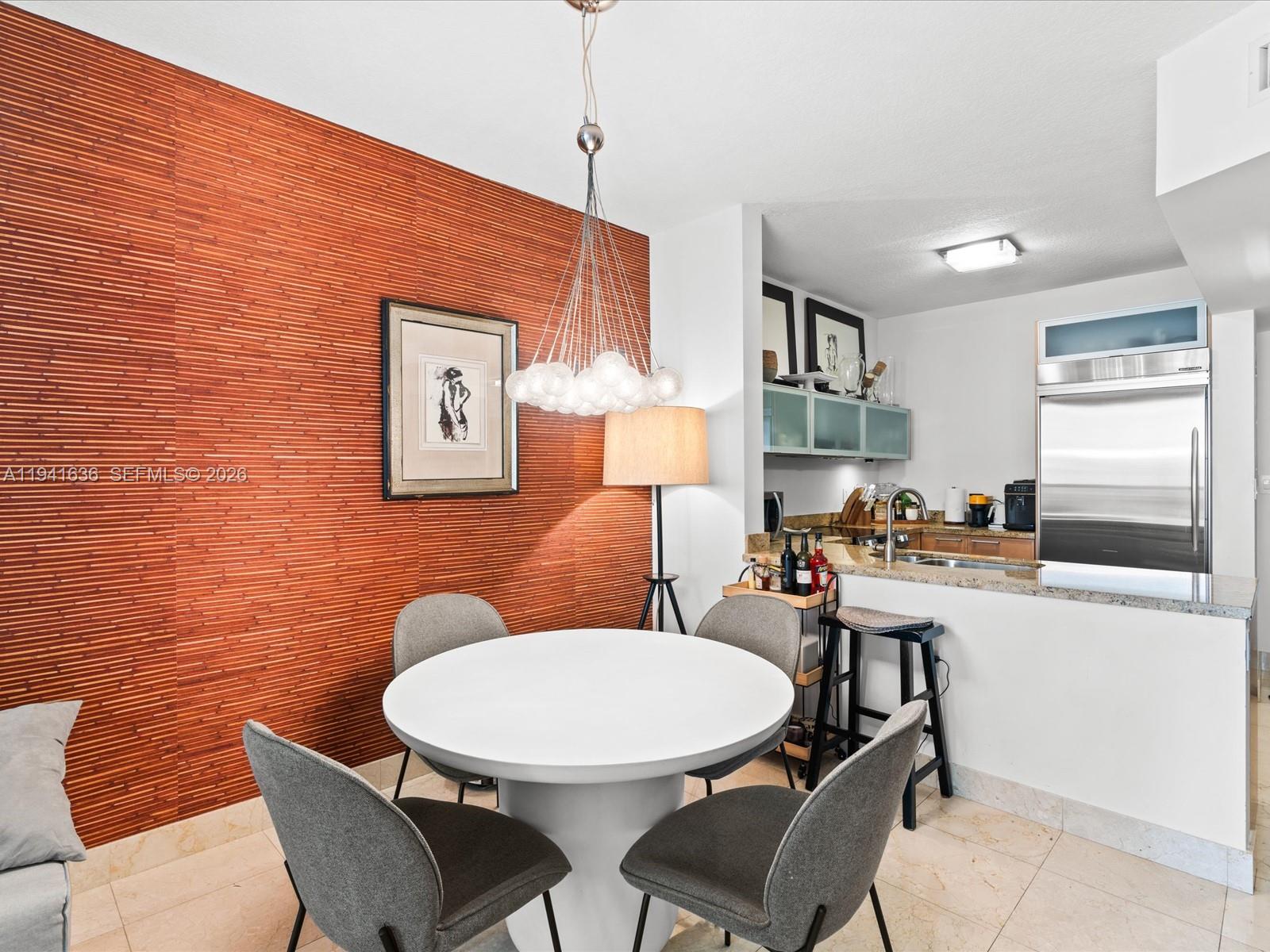 SAYAN CONDO - Residential