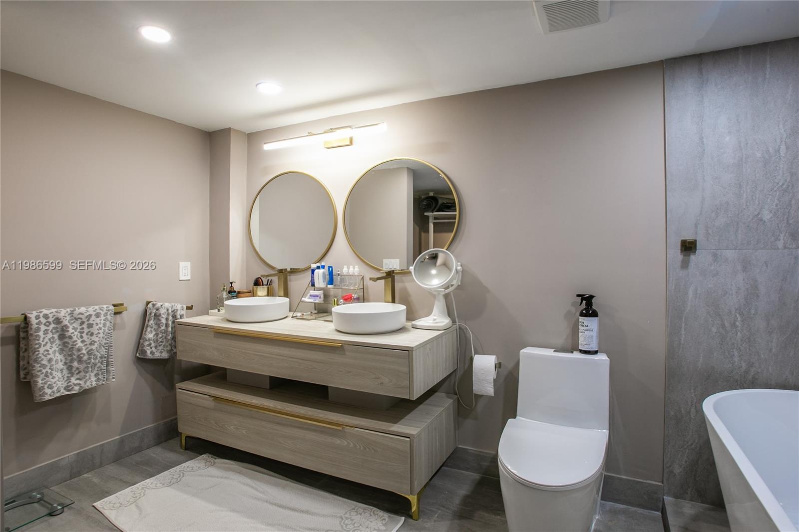 CRICKET CLUB CONDO - Residential