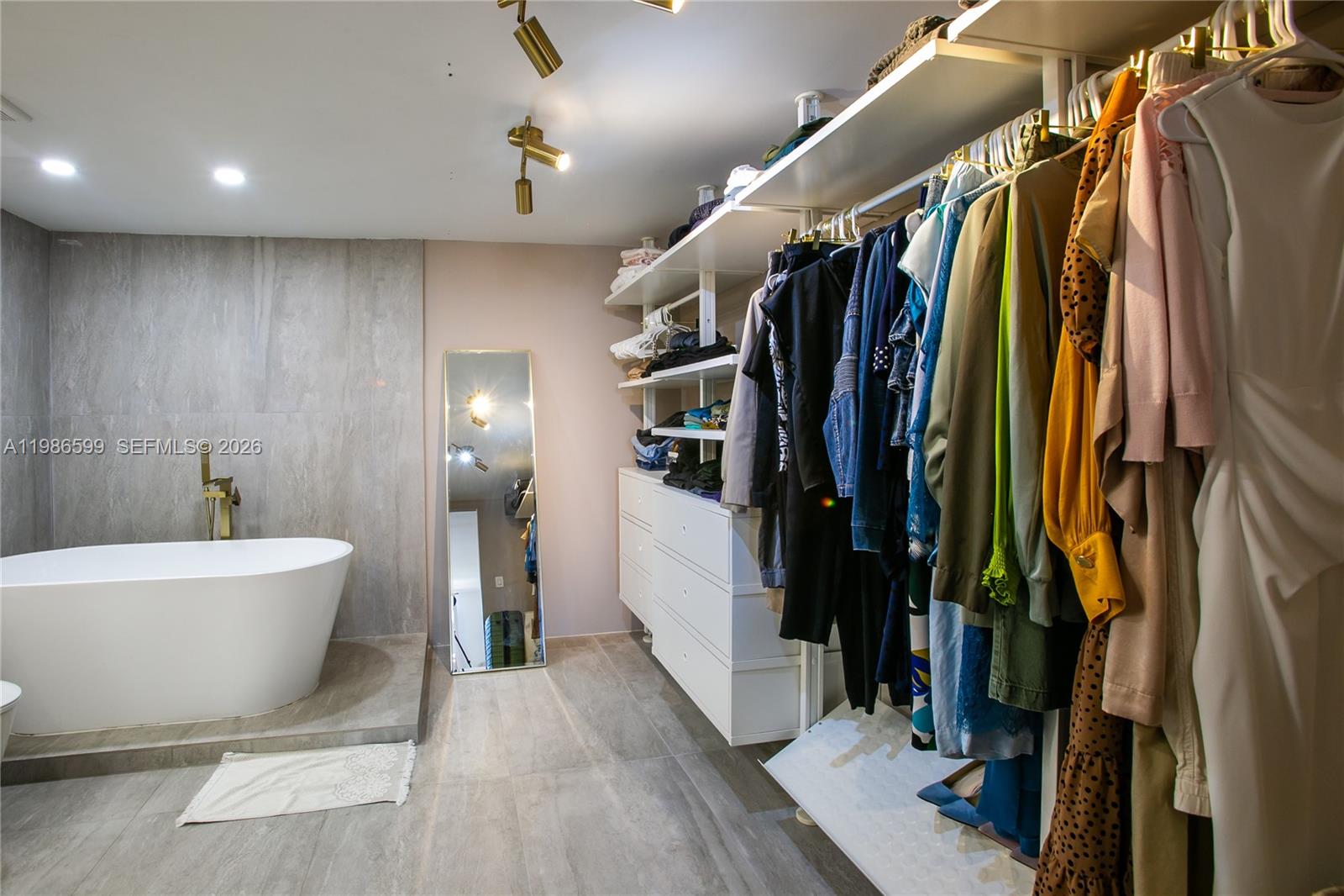 CRICKET CLUB CONDO - Residential