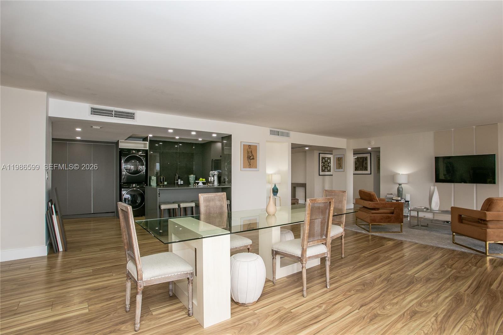 CRICKET CLUB CONDO - Residential