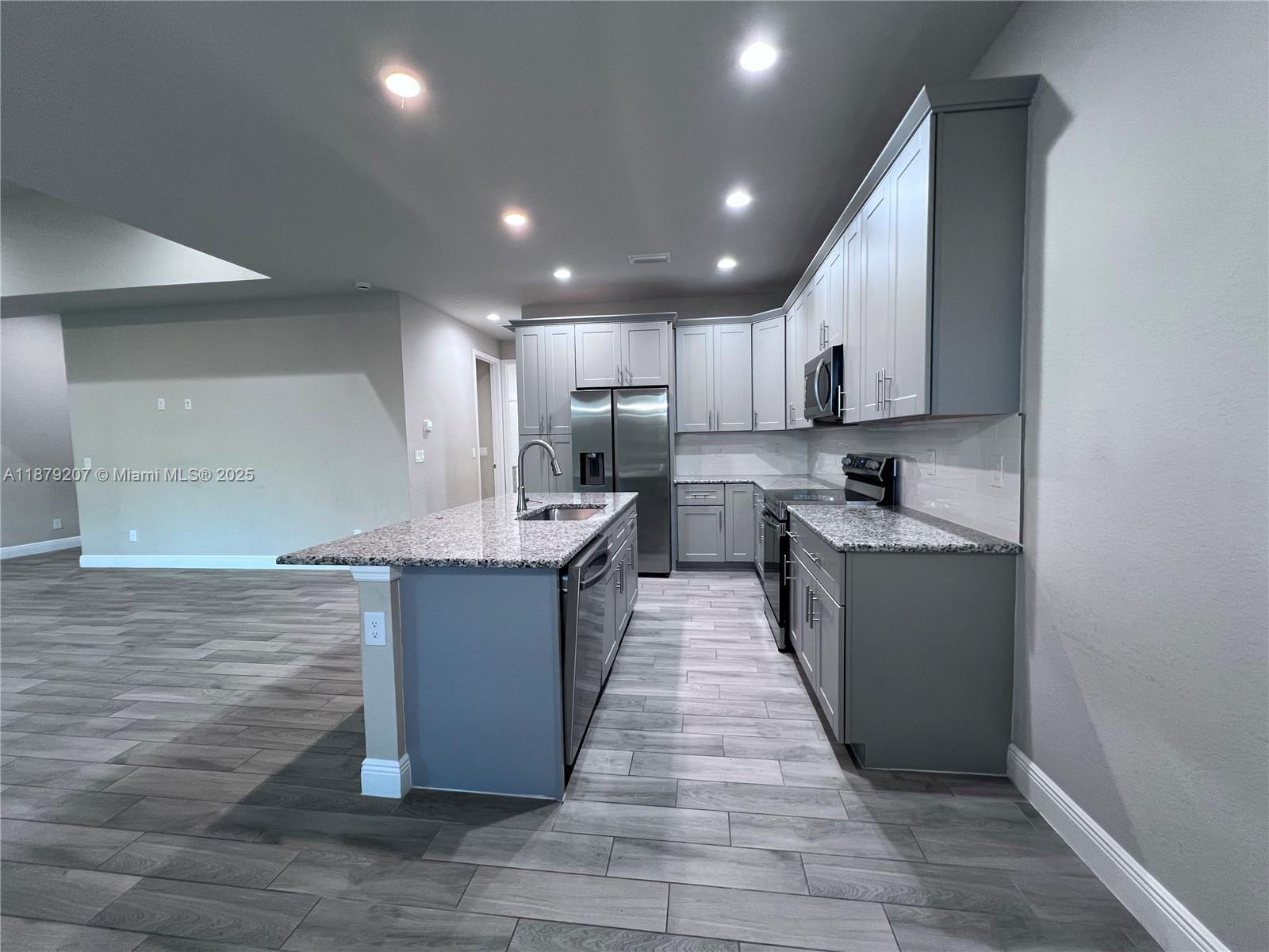 BANYAN VILLAGE - Residential