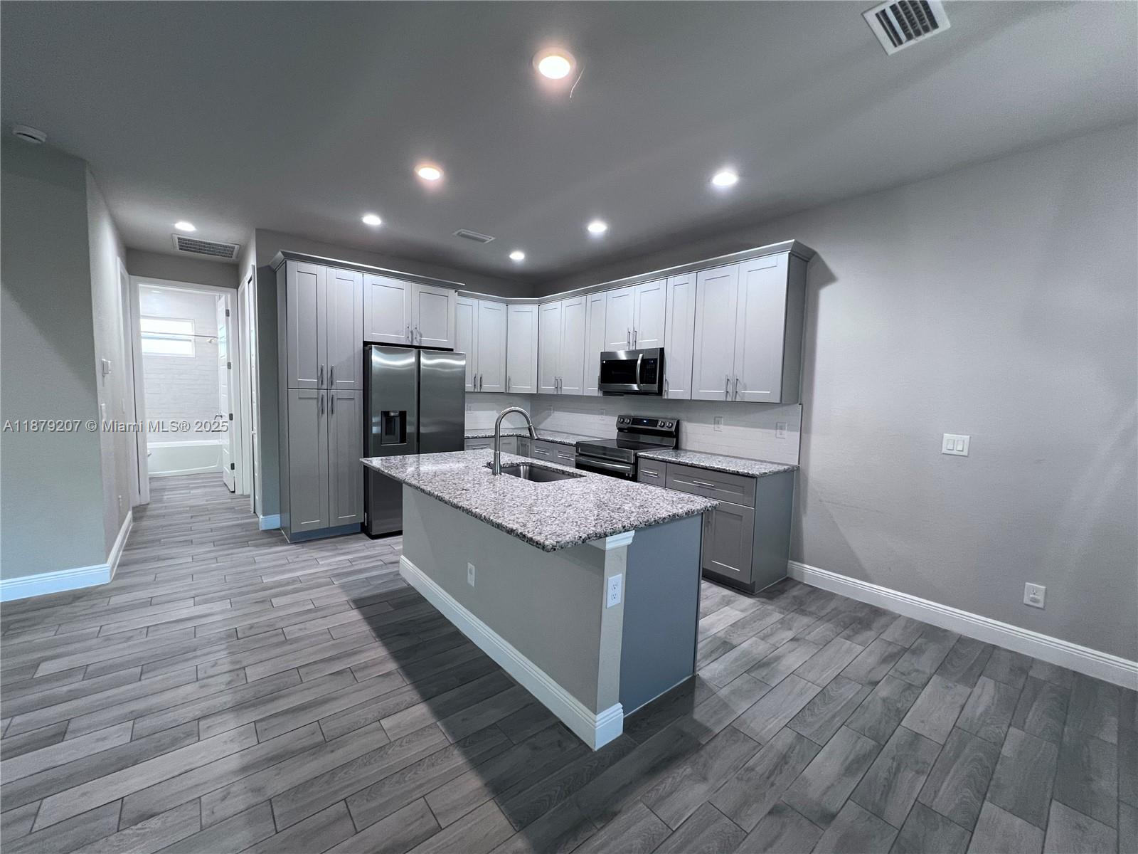 BANYAN VILLAGE - Residential