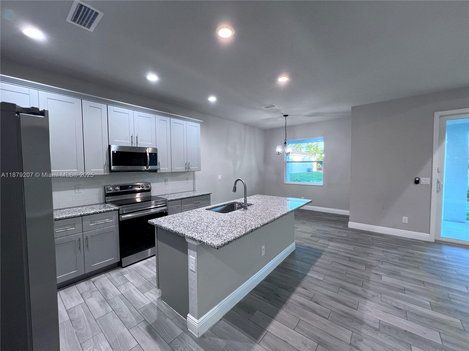 BANYAN VILLAGE - Residential