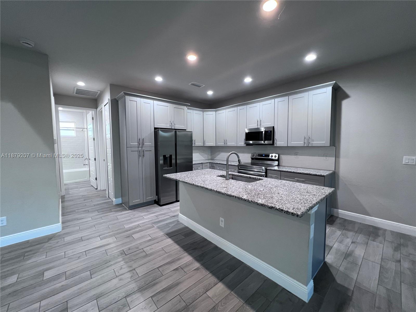 BANYAN VILLAGE - Residential