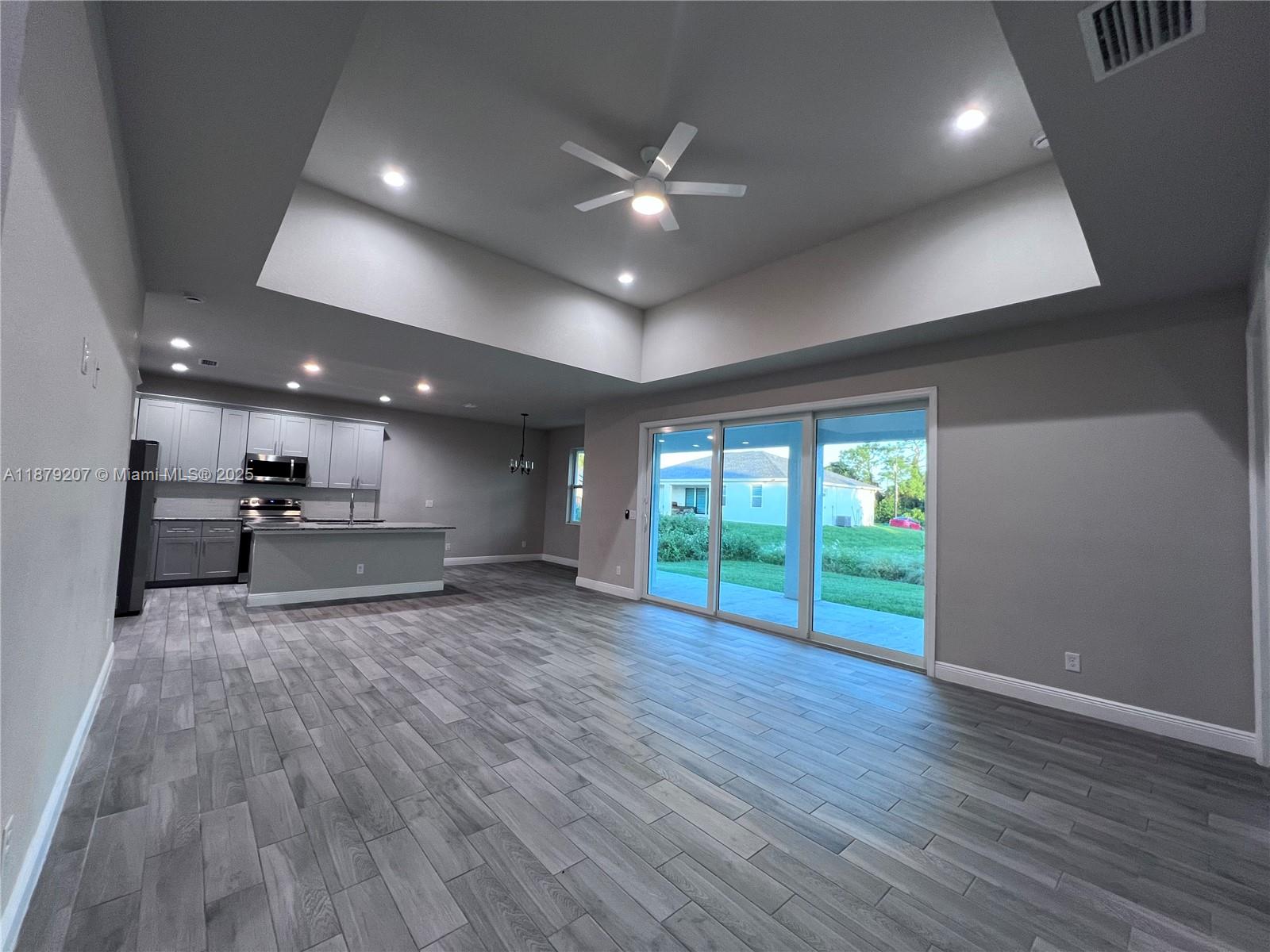 BANYAN VILLAGE - Residential