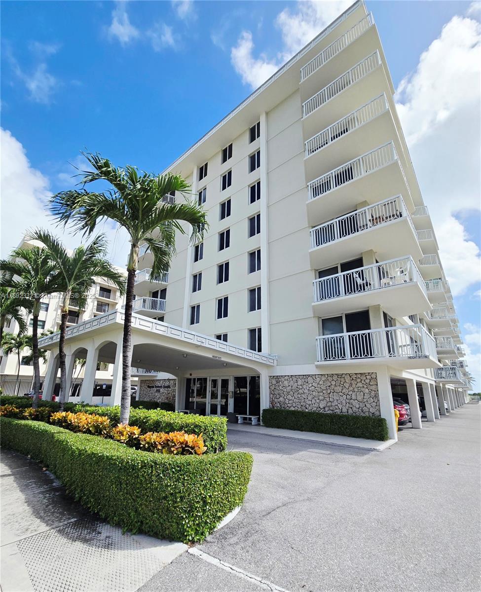 Mayan Towers South - Residential Lease