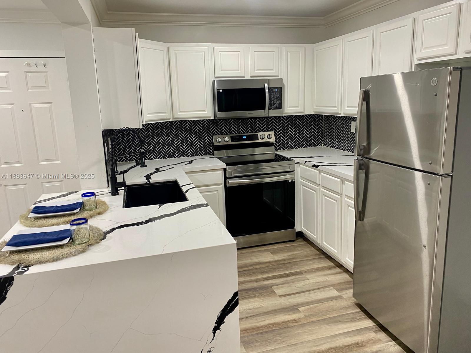 PALMS OF PEMBROKE CONDO - Residential Lease