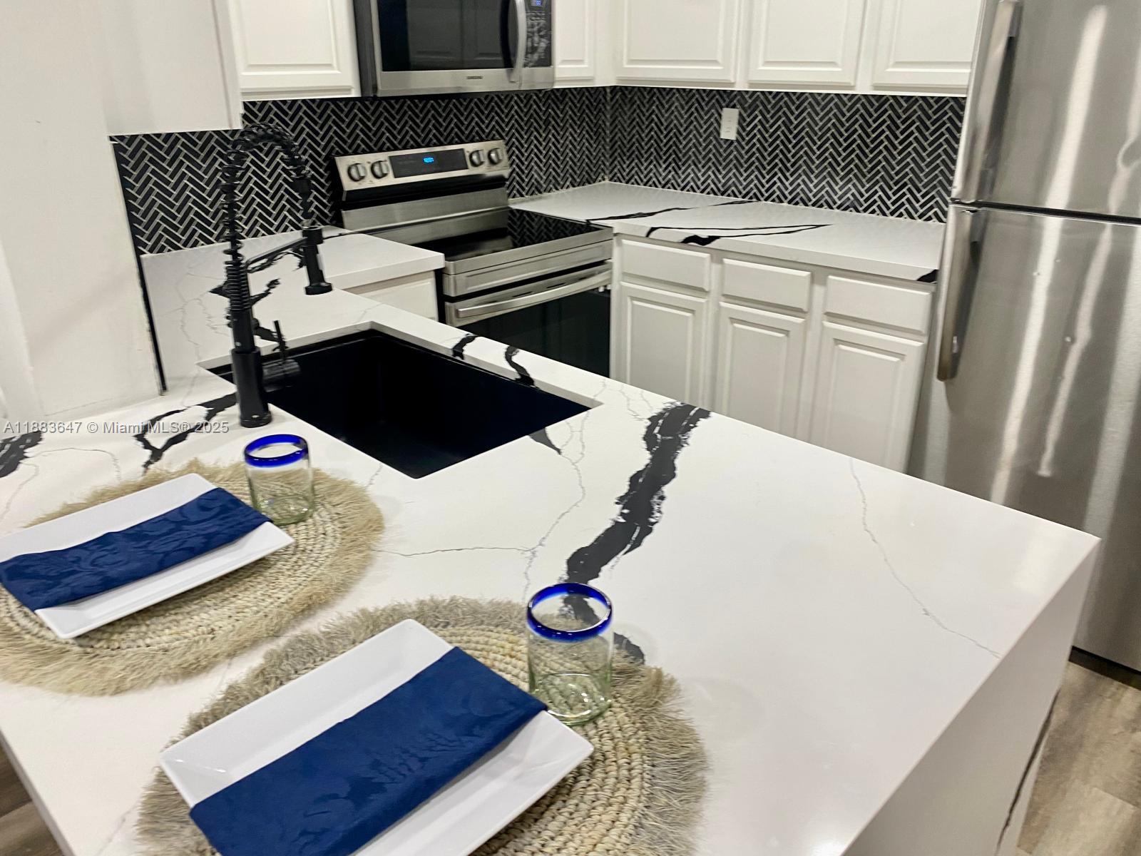 PALMS OF PEMBROKE CONDO - Residential Lease
