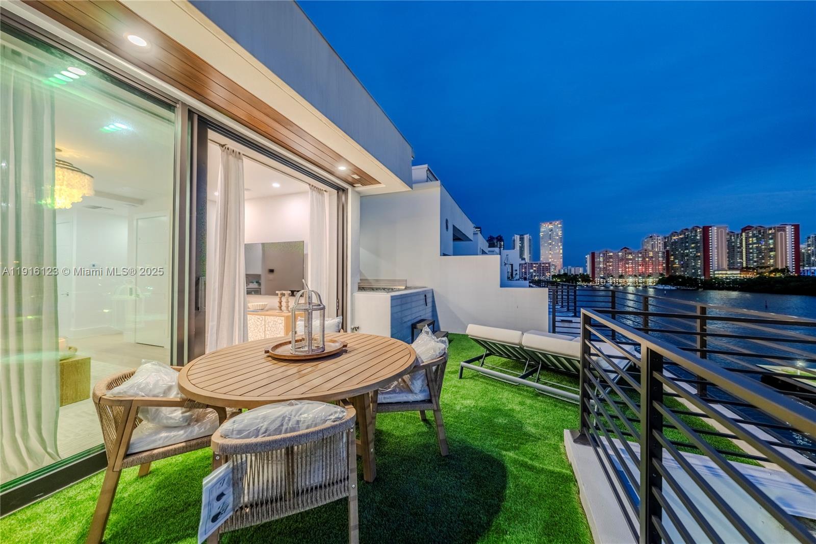 EASTERN SHORES - Residential