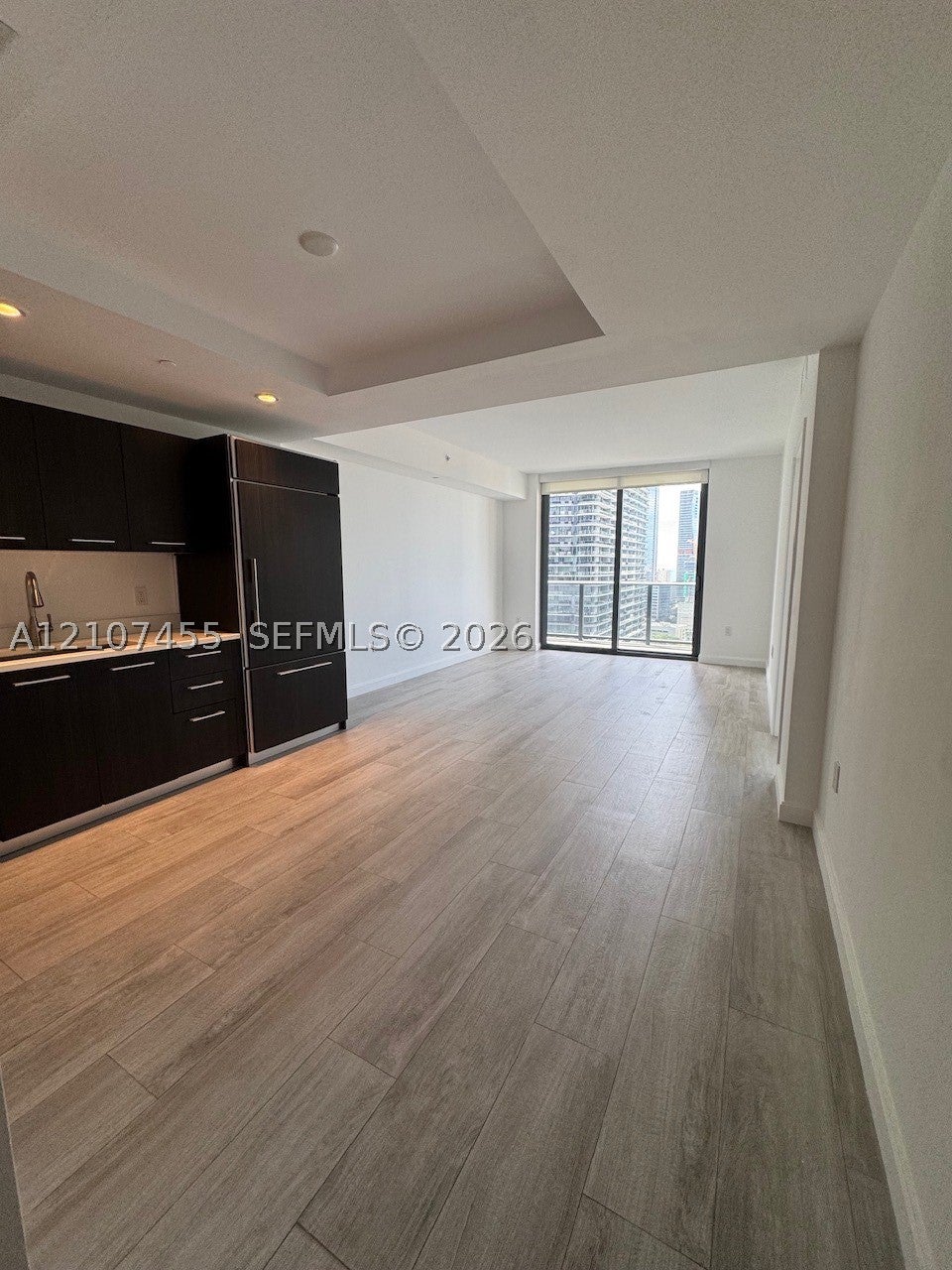 45 SW 9th St 2504