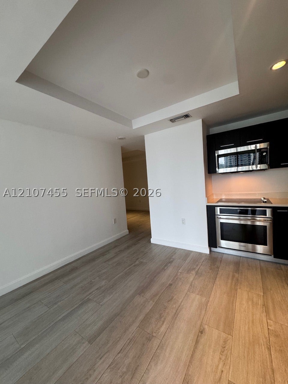 45 SW 9th St 2504