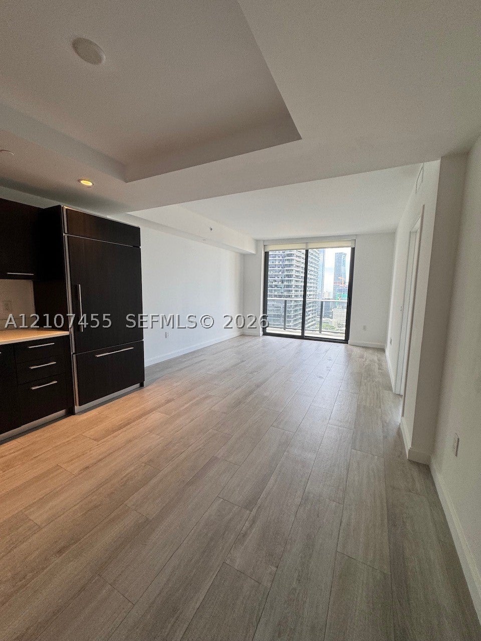 45 SW 9th St 2504