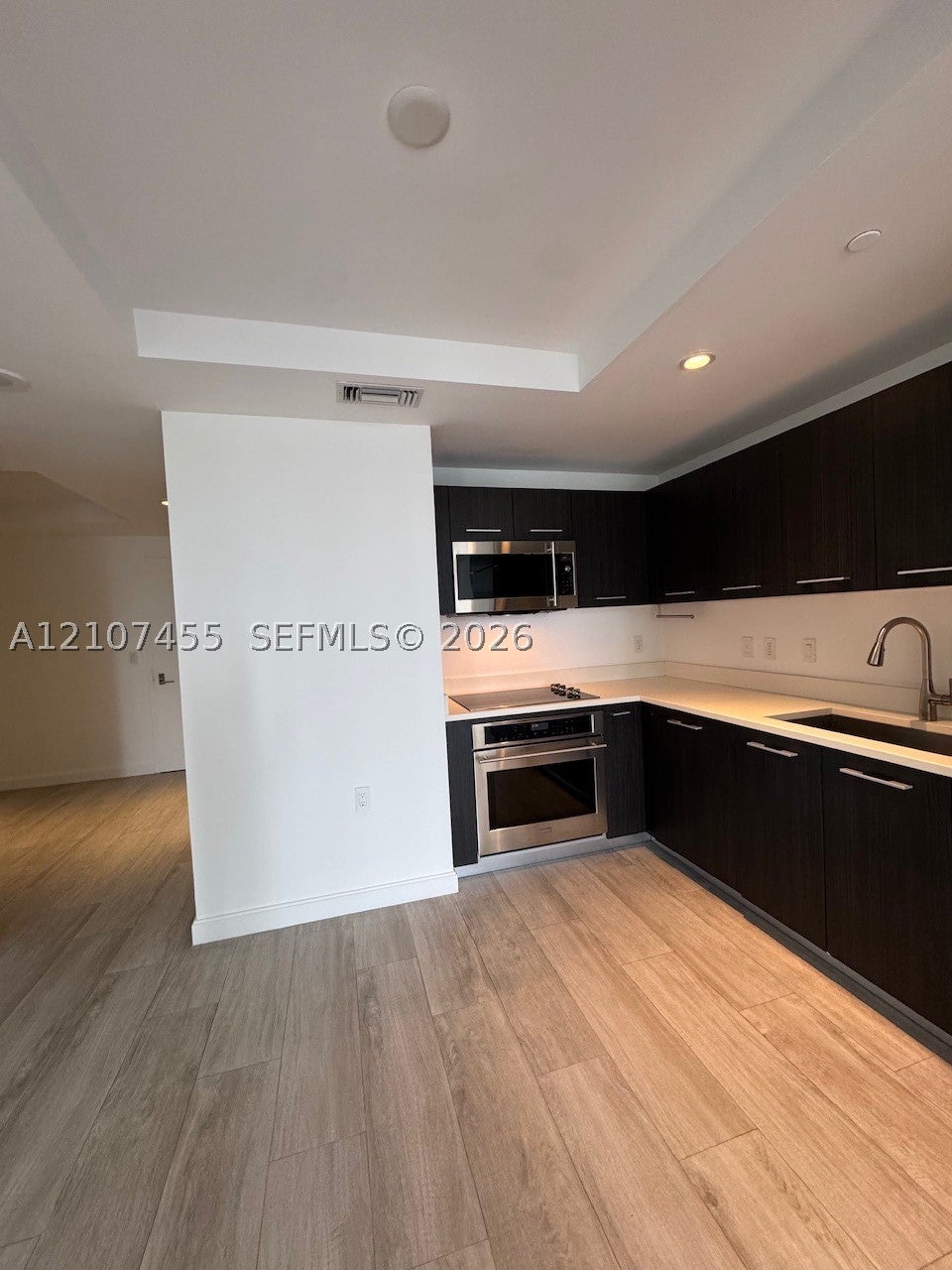 45 SW 9th St 2504
