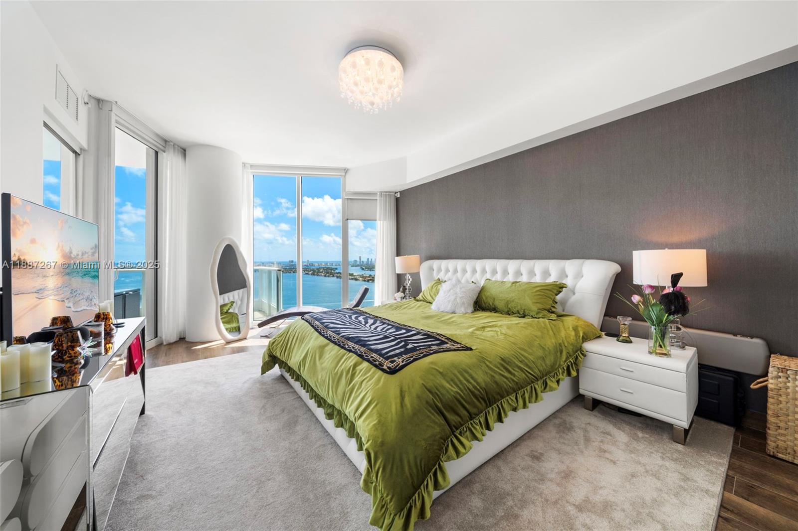 PARAMOUNT BAY CONDO - Residential