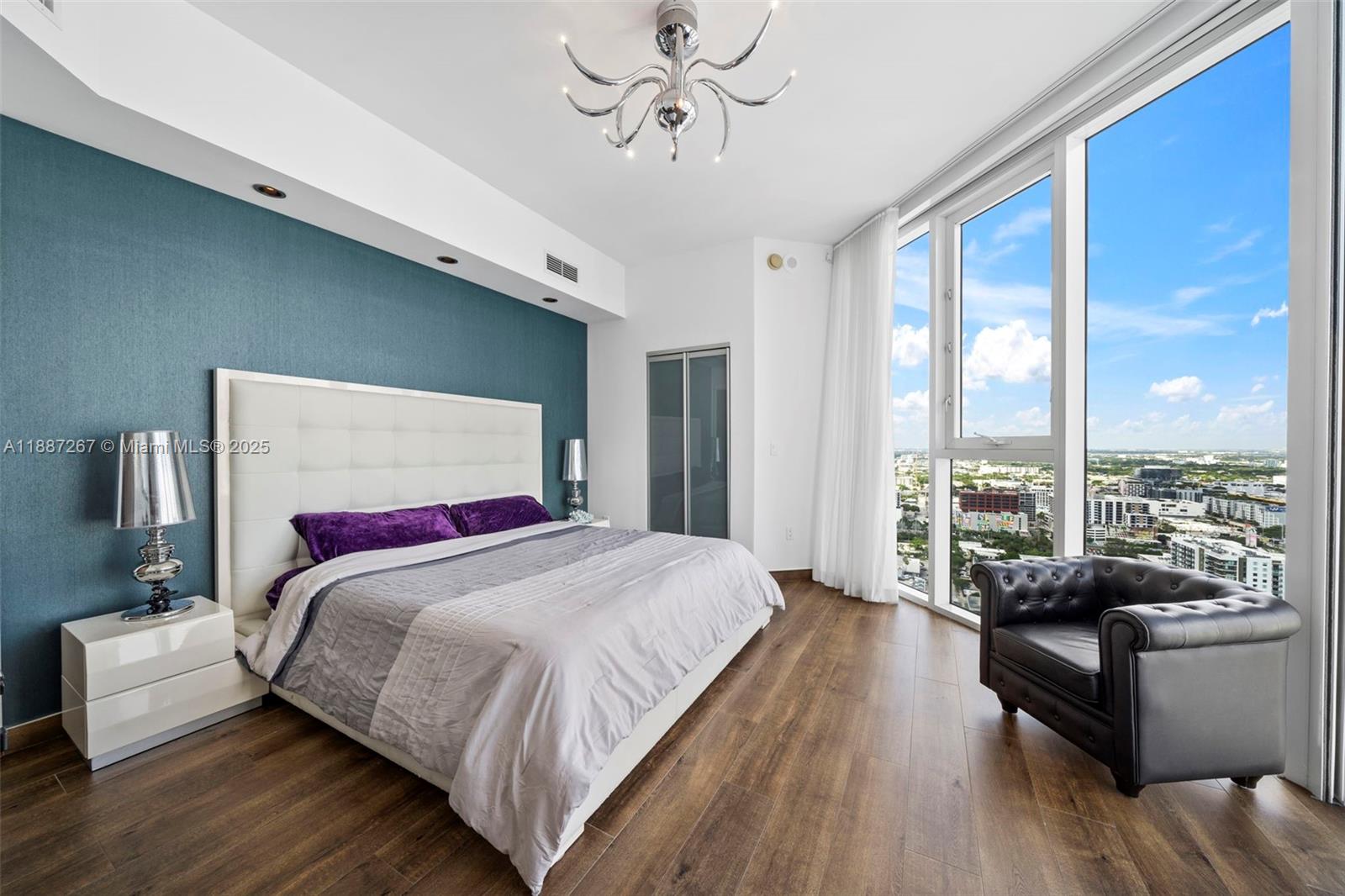 PARAMOUNT BAY CONDO - Residential