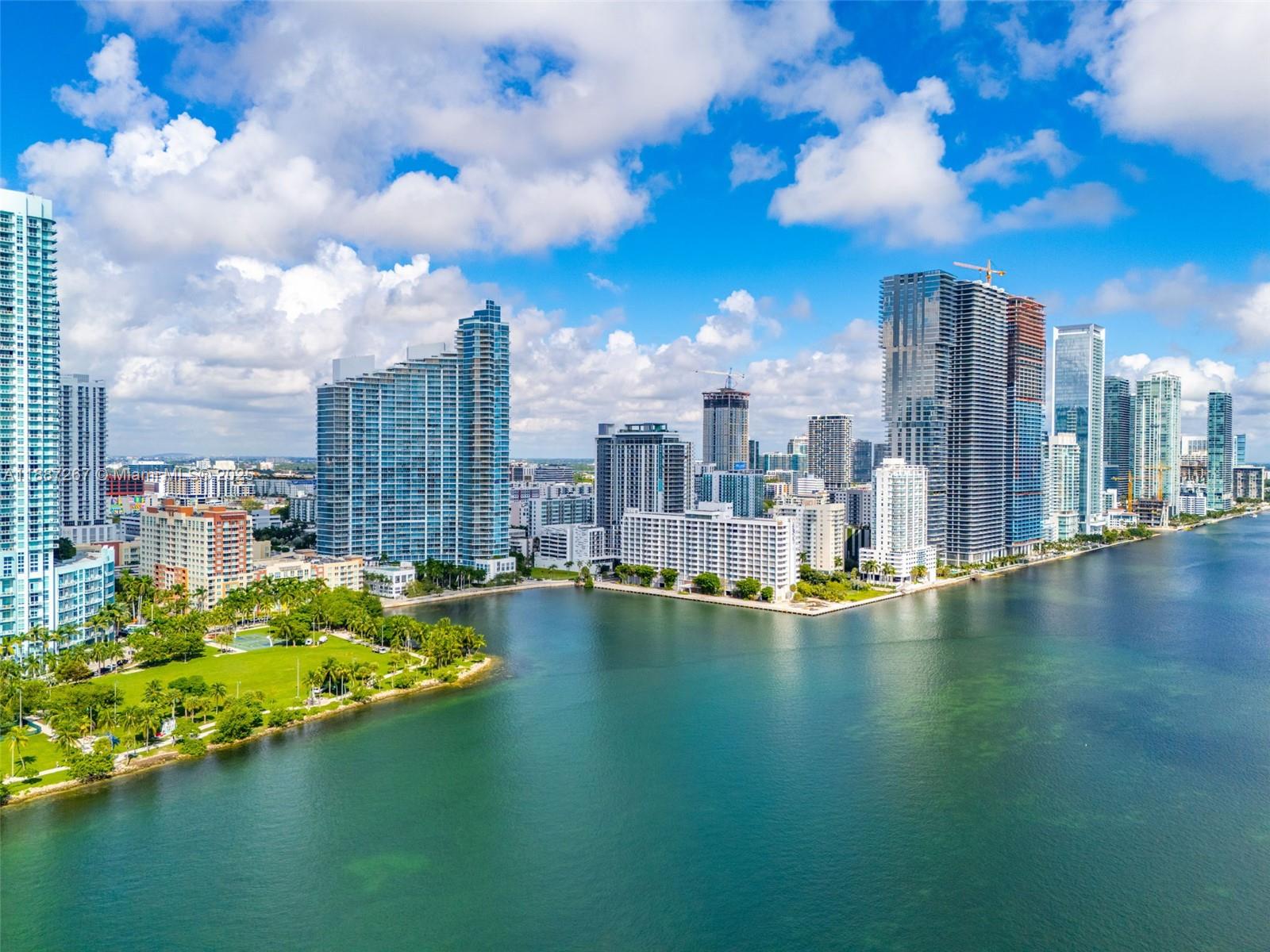 PARAMOUNT BAY CONDO - Residential