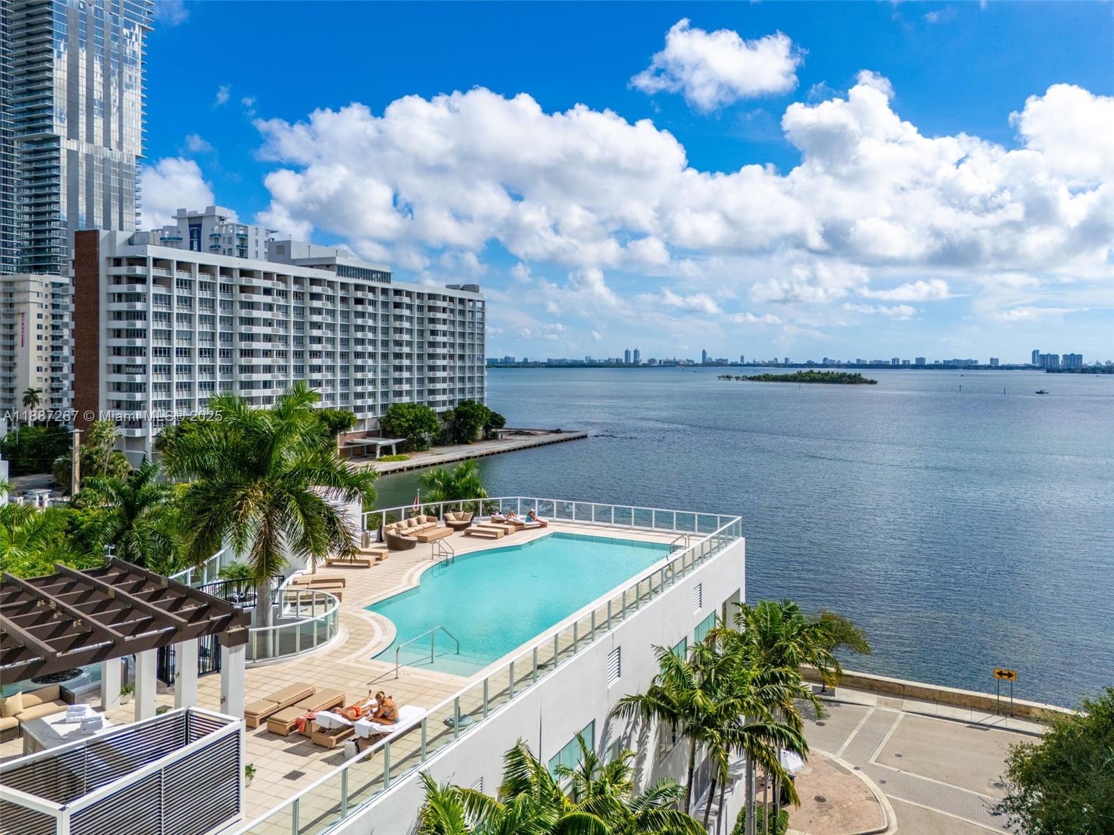 PARAMOUNT BAY CONDO - Residential