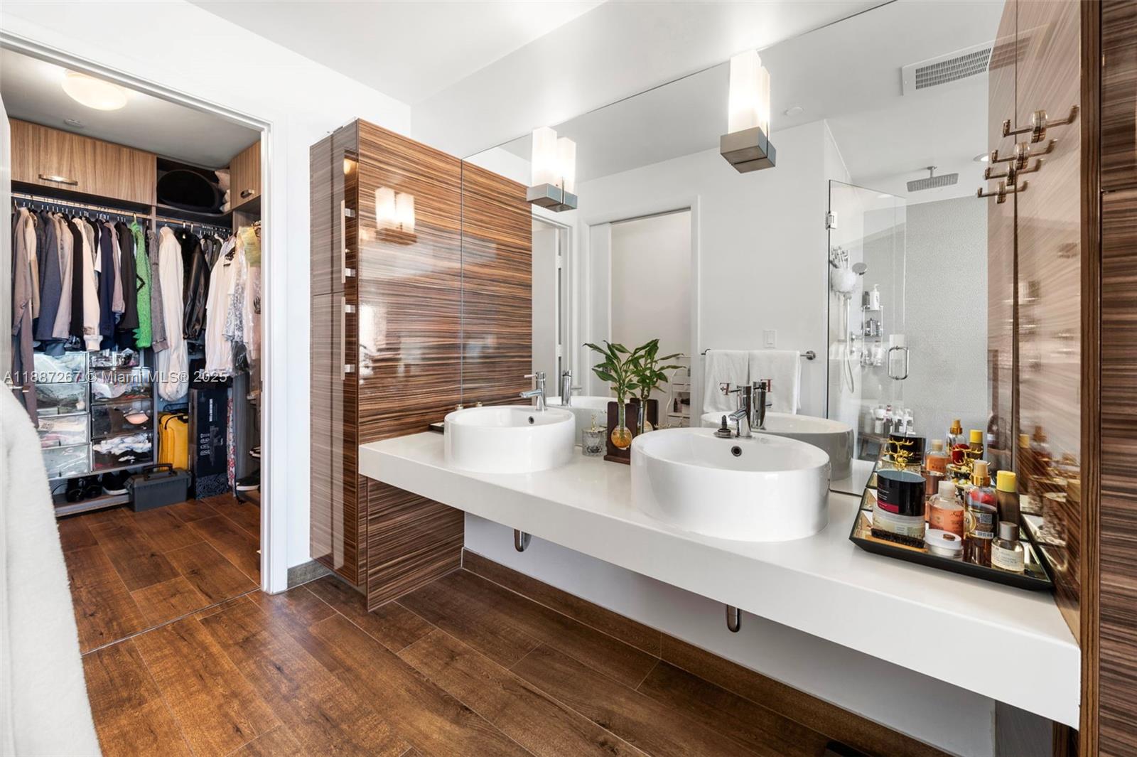 PARAMOUNT BAY CONDO - Residential